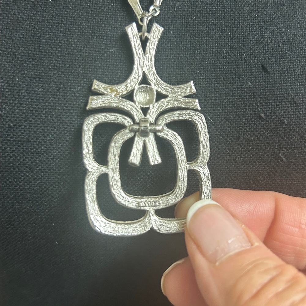 Avon Vintage Celtic Flair Pendant Necklace: 1970's Stunning Bar Link Chain, 24” - Picture 6 of 6